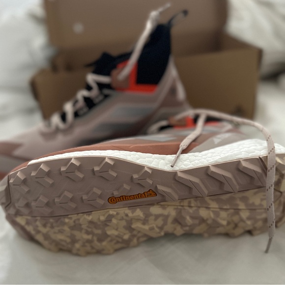 Adidas Womens Terrex Free 2 GTX Hiking Shoes Brown Taupe size 11 NWT new - Picture 3 of 8